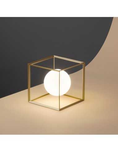 Lampada da tavolo o comodino Oro opaco a forma di cubo con diffusore sferico in vetro Perenz Cube 6692 OR, 1 G9: Coppolav.it